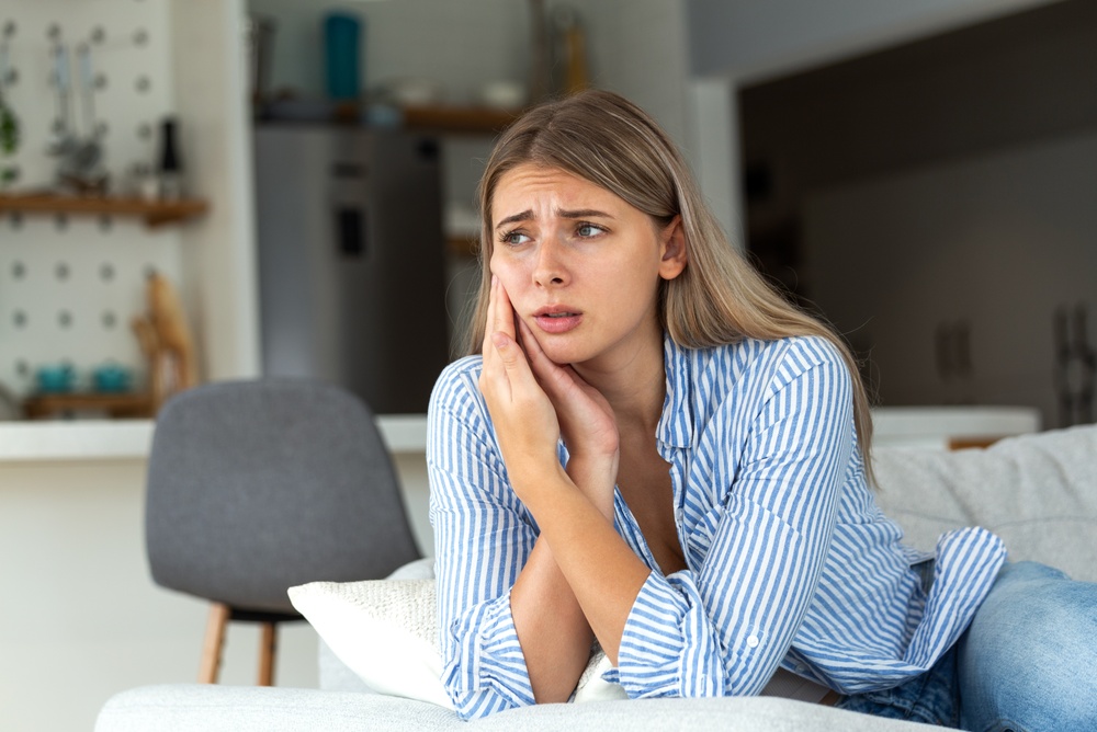 sudden tooth pain at night